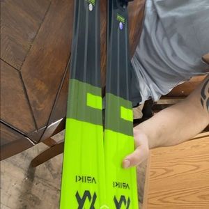 Volkl Deacon Skis 150cm with bindings